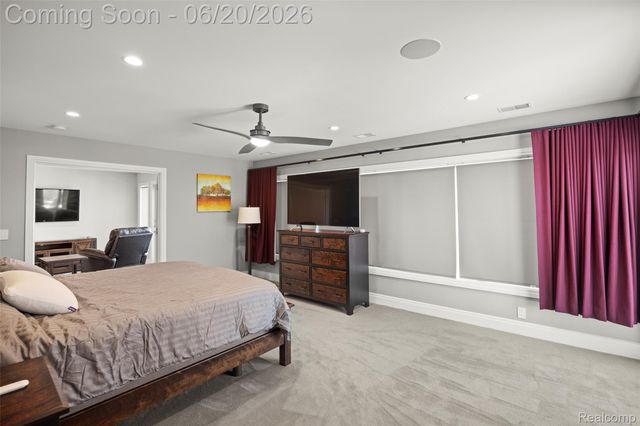22491 E 10 Mile Road, St. Clair Shores, MI 48080