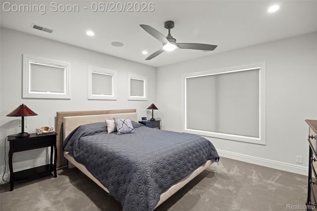 22491 E 10 Mile Road, St. Clair Shores, MI 48080