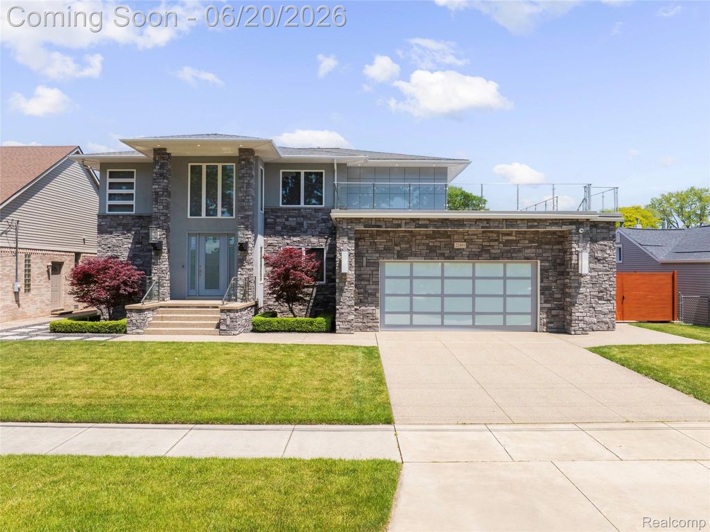 22491 E 10 Mile Road, St. Clair Shores, MI 48080