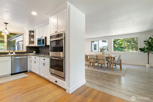 5769 Blakely Avenue NE, Bainbridge Island, WA 98110
