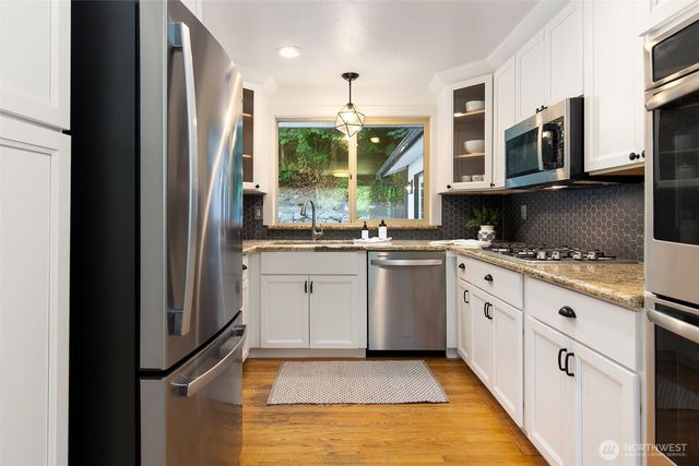 5769 Blakely Avenue NE, Bainbridge Island, WA 98110