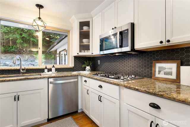 5769 Blakely Avenue NE, Bainbridge Island, WA 98110