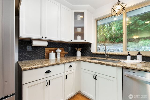 5769 Blakely Avenue NE, Bainbridge Island, WA 98110