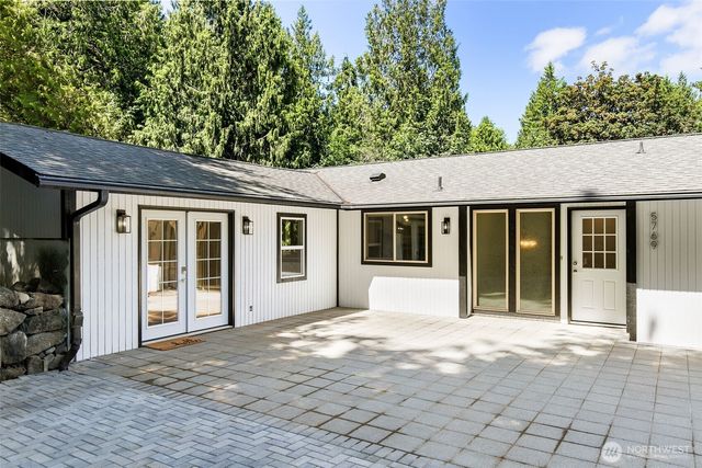 5769 Blakely Avenue NE, Bainbridge Island, WA 98110