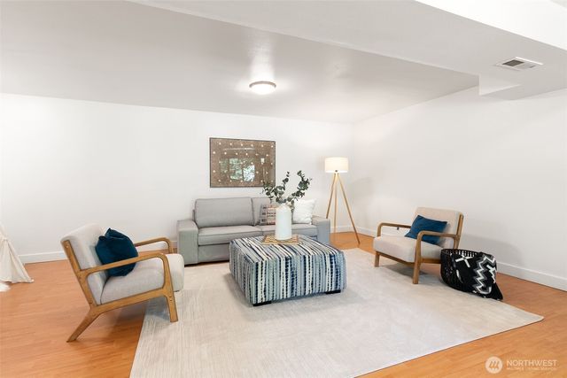 5769 Blakely Avenue NE, Bainbridge Island, WA 98110
