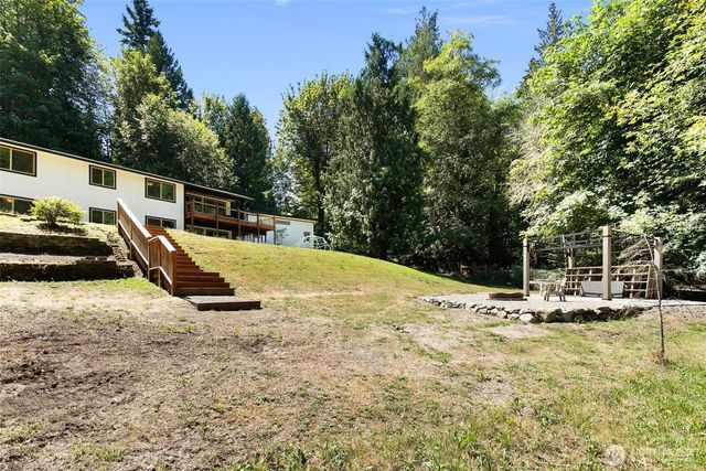 5769 Blakely Avenue NE, Bainbridge Island, WA 98110