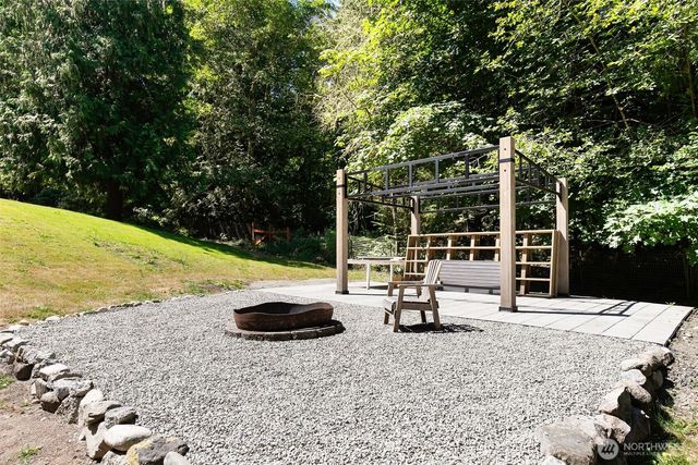 5769 Blakely Avenue NE, Bainbridge Island, WA 98110