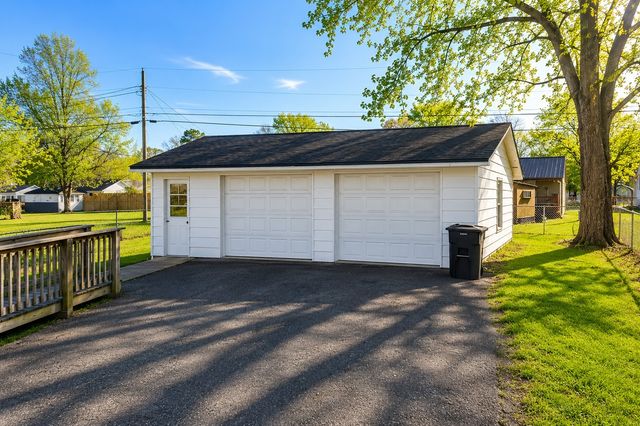 130 Anderson Dr, Tullahoma, TN 37388