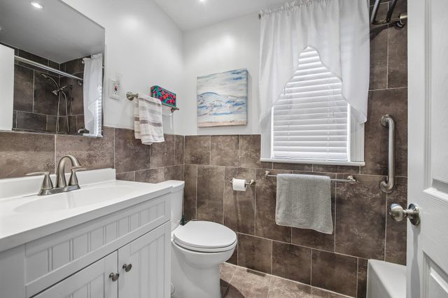78 WEST 38TH ST, Bayonne, NJ 07002