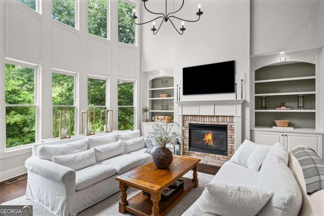 402 Greyfield Dr., Canton, GA 30115