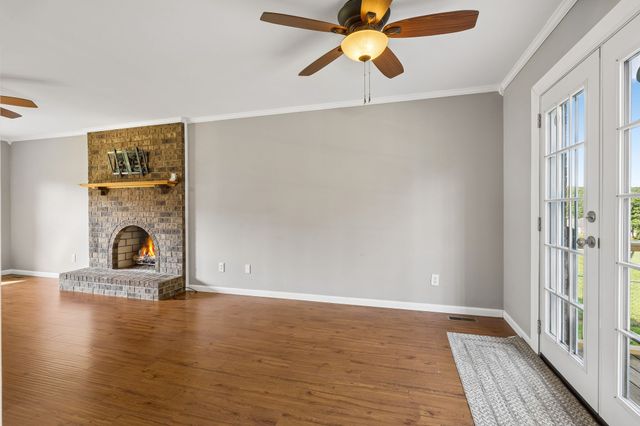 1024 Creek Bottom Rd, White Bluff, TN 37187