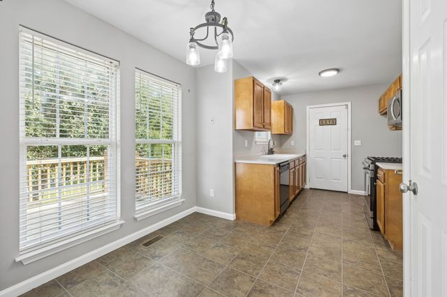 1024 Creek Bottom Rd, White Bluff, TN 37187