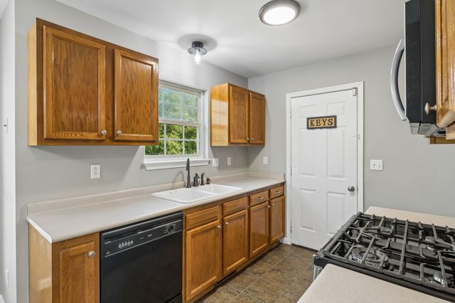 1024 Creek Bottom Rd, White Bluff, TN 37187