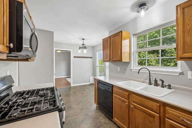 1024 Creek Bottom Rd, White Bluff, TN 37187
