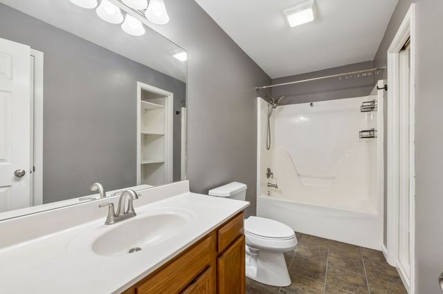 1024 Creek Bottom Rd, White Bluff, TN 37187