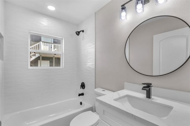 2919 Avenue K 1, Galveston, TX 77550