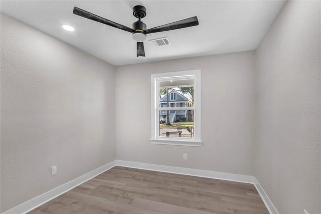 2919 Avenue K 1, Galveston, TX 77550