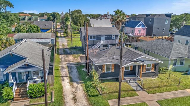 2919 Avenue K 1, Galveston, TX 77550
