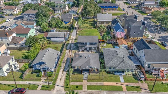 2919 Avenue K 1, Galveston, TX 77550