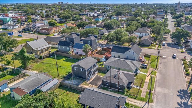 2919 Avenue K 1, Galveston, TX 77550