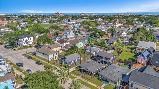 2919 Avenue K 1, Galveston, TX 77550