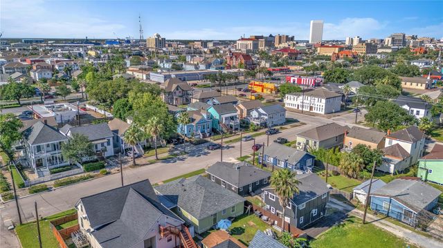 2919 Avenue K 1, Galveston, TX 77550