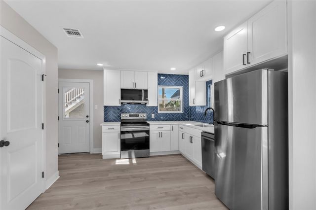 2919 Avenue K 1, Galveston, TX 77550