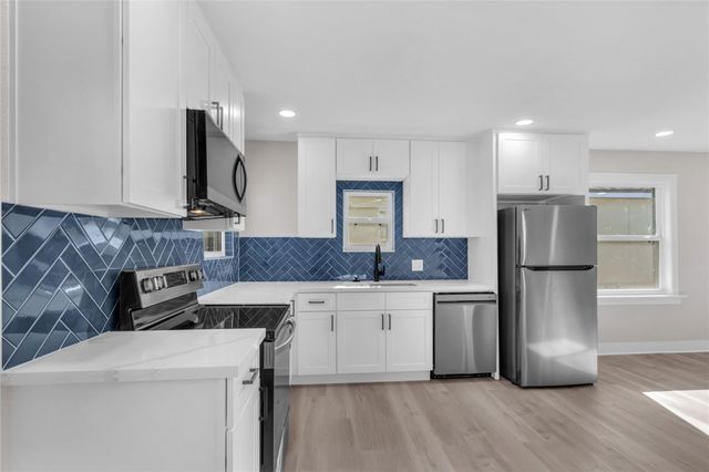 2919 Avenue K 1, Galveston, TX 77550