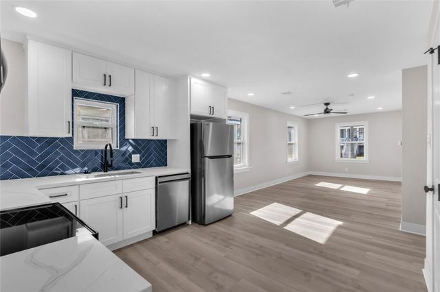 2919 Avenue K 1, Galveston, TX 77550