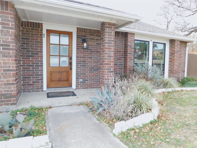 1 Pogue Circle, The Colony, TX 75056