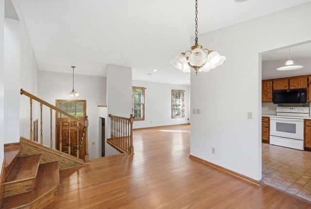 785 Santa Vera Drive, Chanhassen, MN 55317