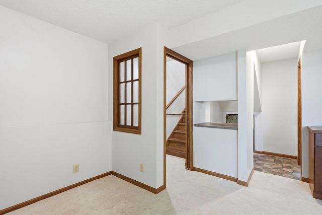 785 Santa Vera Drive, Chanhassen, MN 55317