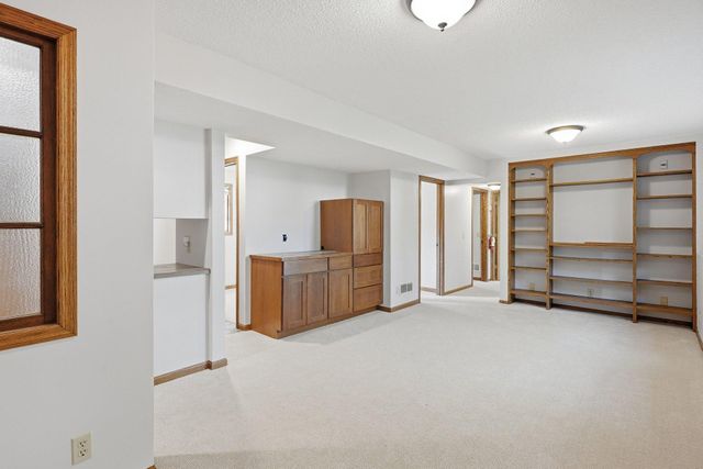 785 Santa Vera Drive, Chanhassen, MN 55317