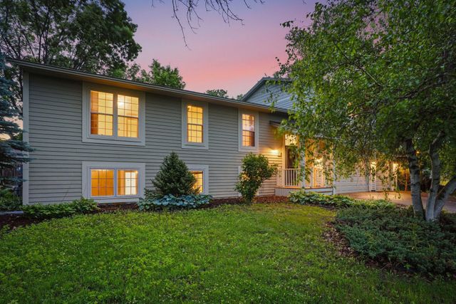 785 Santa Vera Drive, Chanhassen, MN 55317
