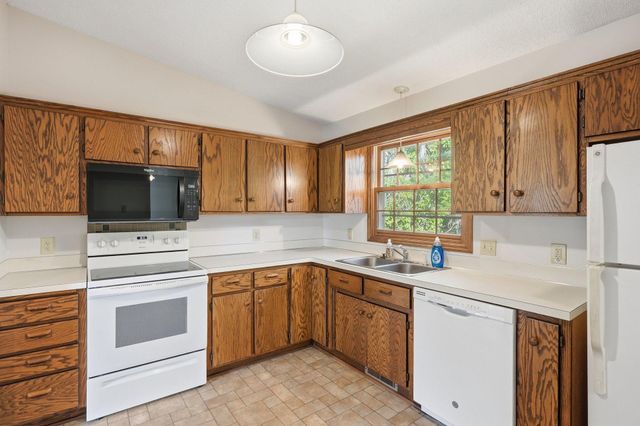 785 Santa Vera Drive, Chanhassen, MN 55317