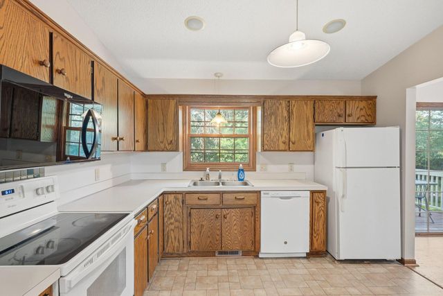 785 Santa Vera Drive, Chanhassen, MN 55317