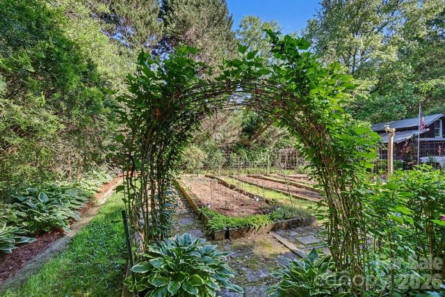 10112 Idlewild Road, Matthews, NC 28105