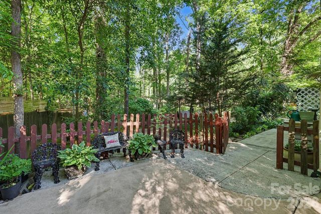10112 Idlewild Road, Matthews, NC 28105