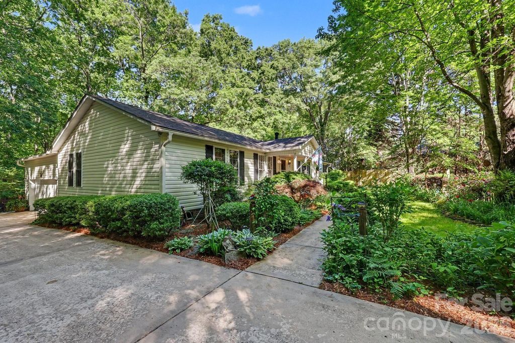 10112 Idlewild Road, Matthews, NC 28105