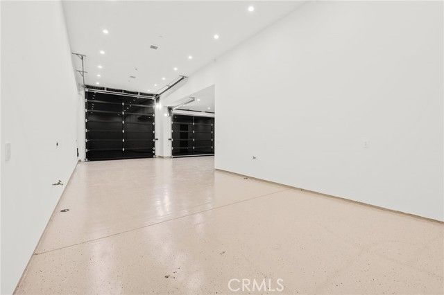 22924 Erwin Street, Woodland Hills (los Angeles), CA 91367