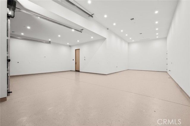 22924 Erwin Street, Woodland Hills (los Angeles), CA 91367