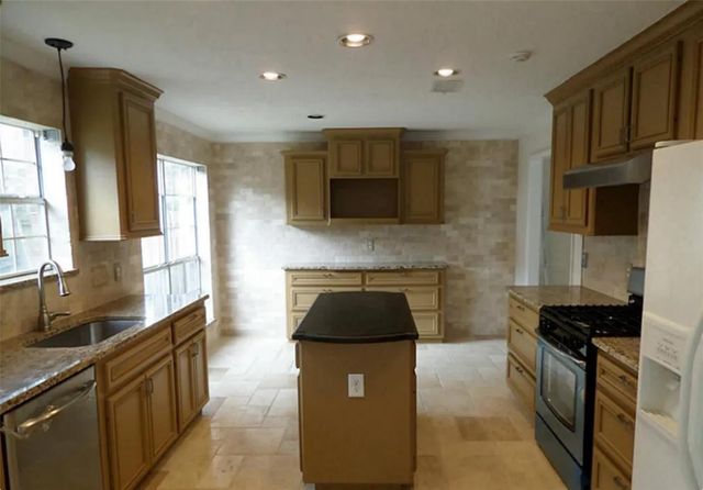 210 N Dreamweaver Circle, The Woodlands, TX 77380