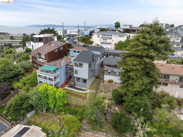 862 Hillside Ave, Albany, CA 94706