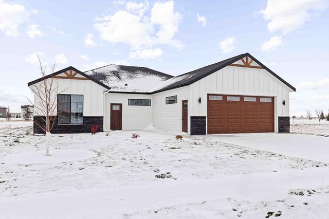 215 Emma Court, Mapleton, ND 58059