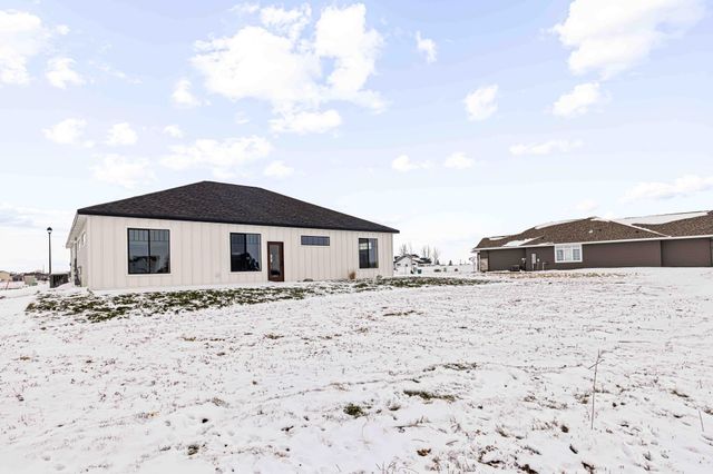 215 Emma Court, Mapleton, ND 58059