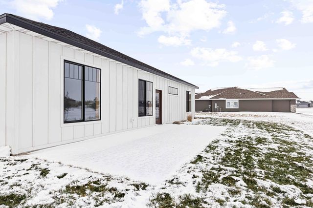 215 Emma Court, Mapleton, ND 58059