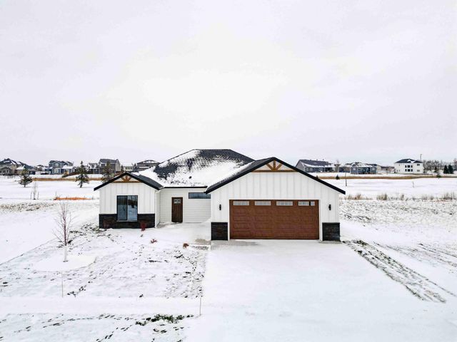 215 Emma Court, Mapleton, ND 58059