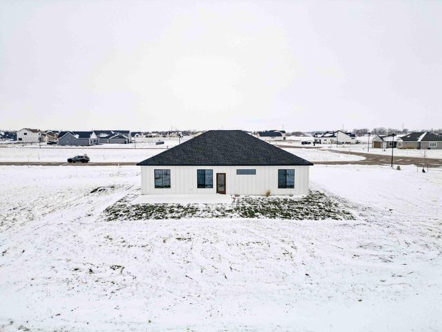 215 Emma Court, Mapleton, ND 58059