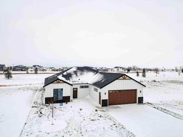 215 Emma Court, Mapleton, ND 58059