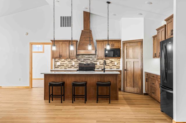 215 Emma Court, Mapleton, ND 58059